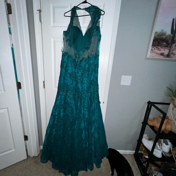 Green Backless Formal Dress - Picture 4 of 5
